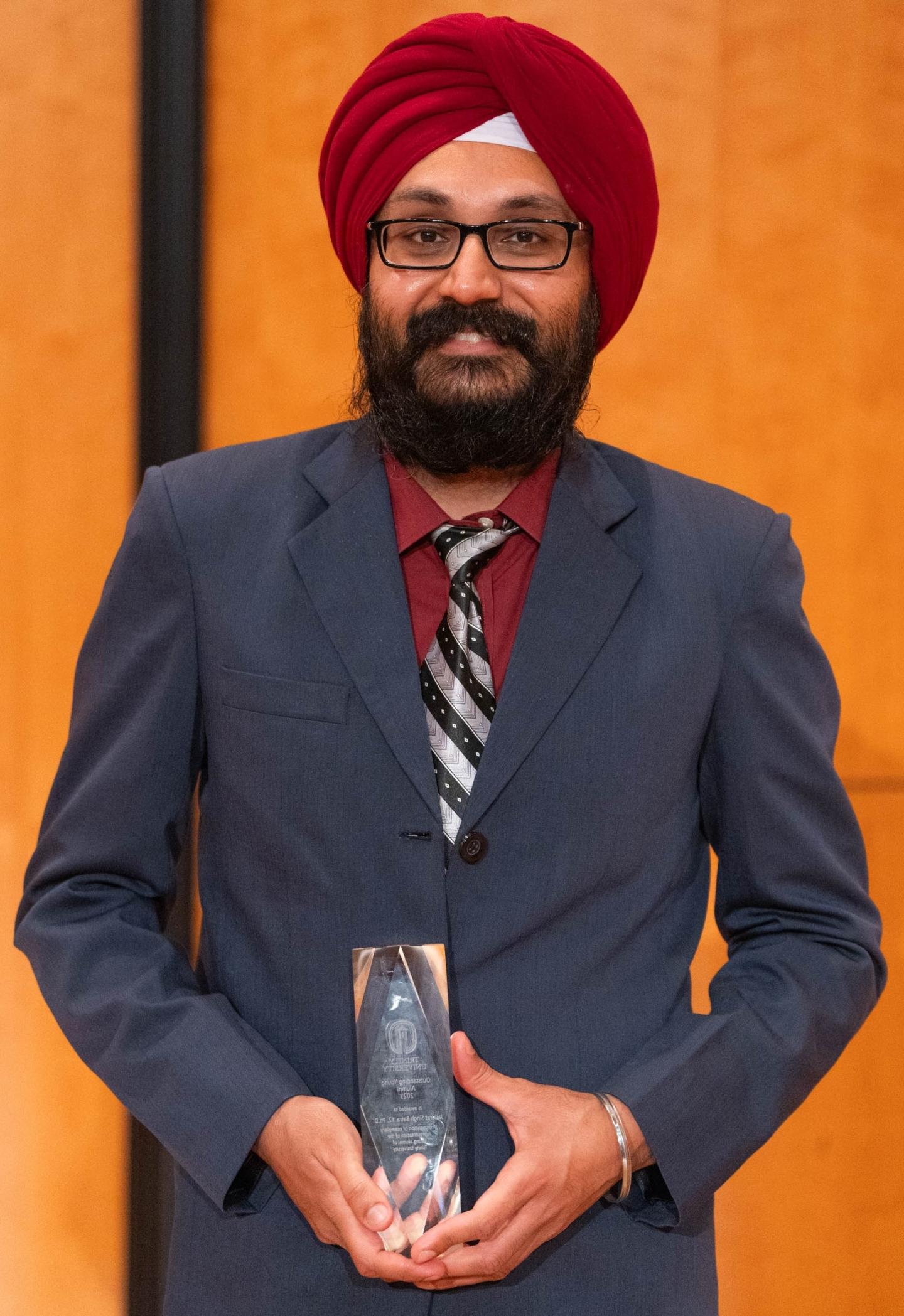 Photo of Jaskirat Singh Batra '12, Ph.D. holding an 校友 Award